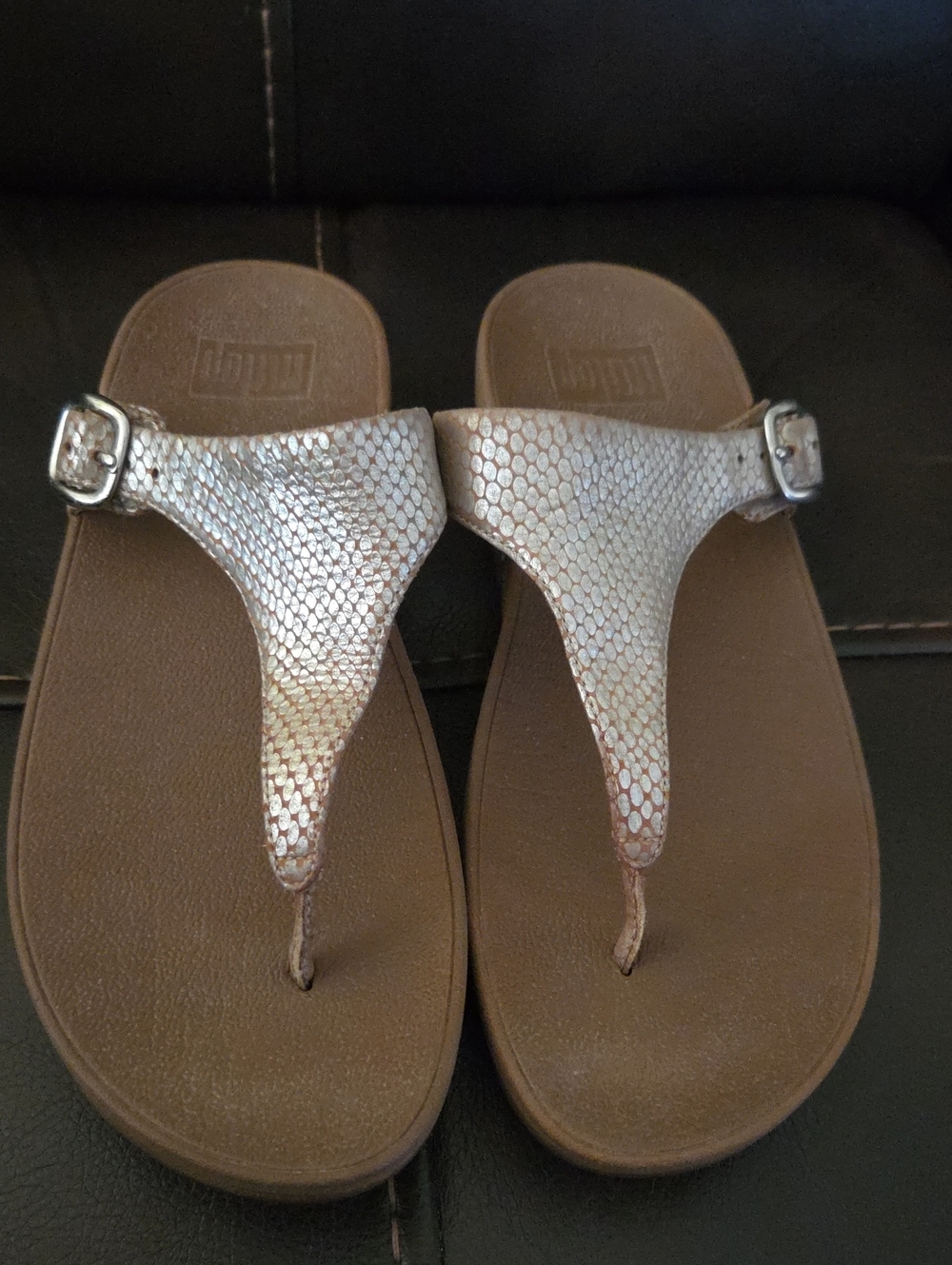 Fitflop Women's Silver Snake-Print Thong Sandals with Brown Footbed